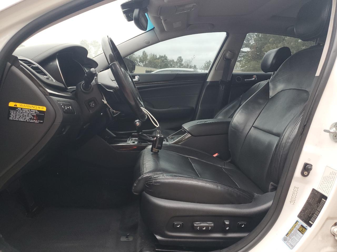 2015 KIA Cadenza