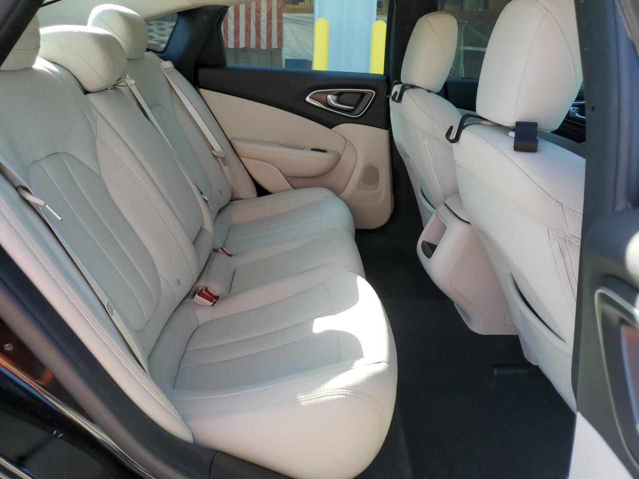 2016 CHRYSLER 200
