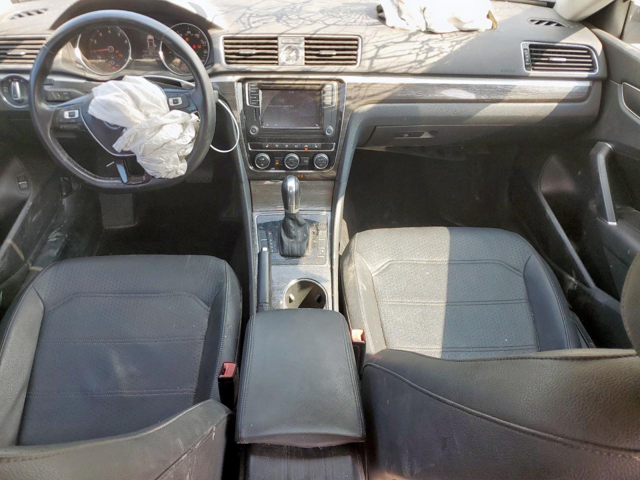 2016 VOLKSWAGEN Passat