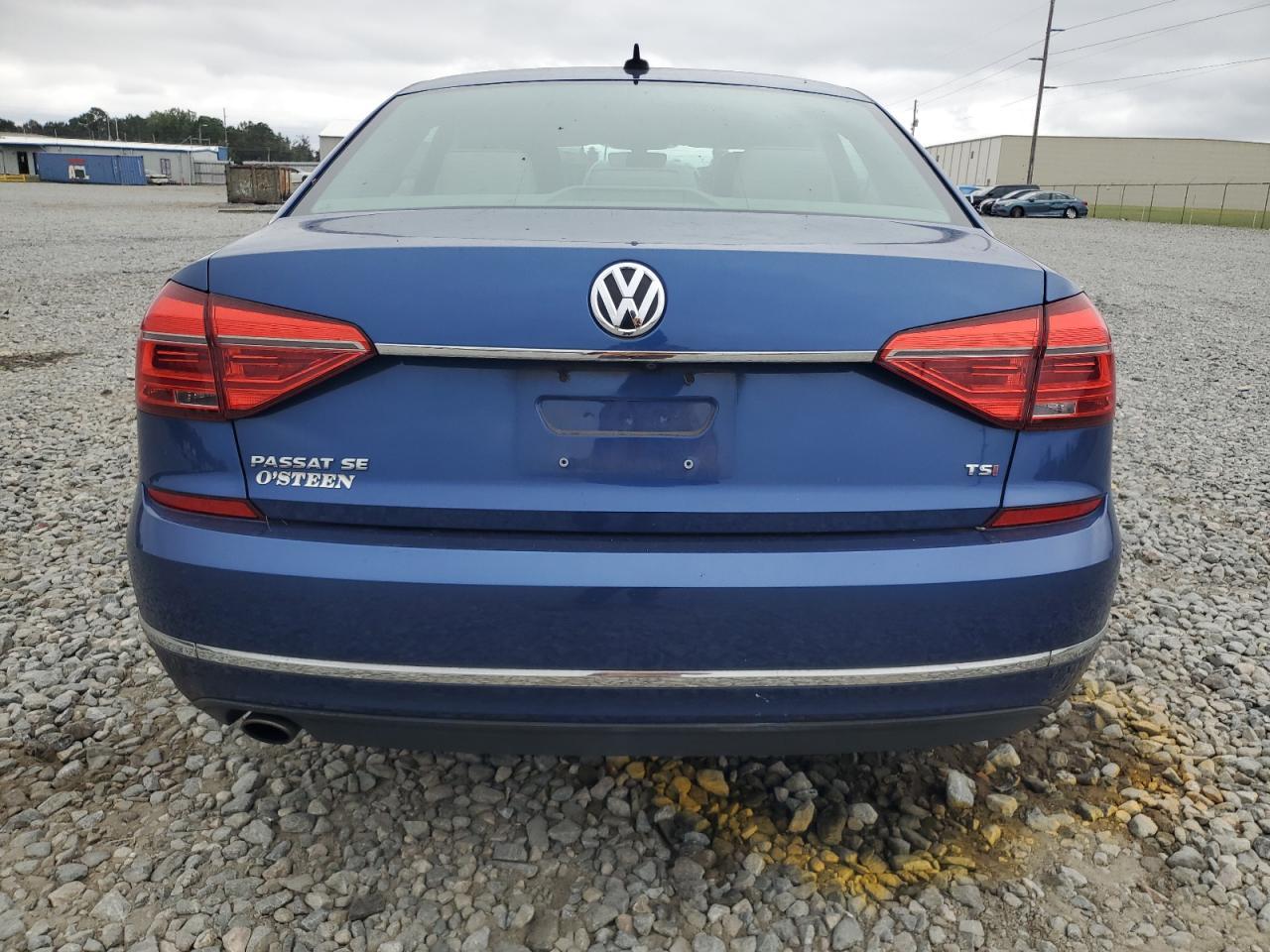 2016 VOLKSWAGEN Passat