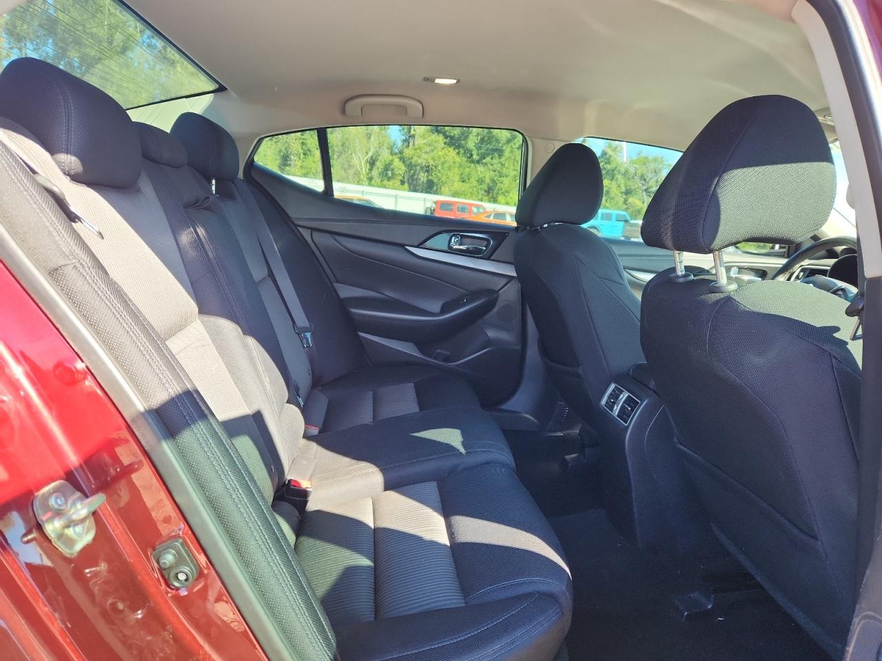 2017 NISSAN Maxima