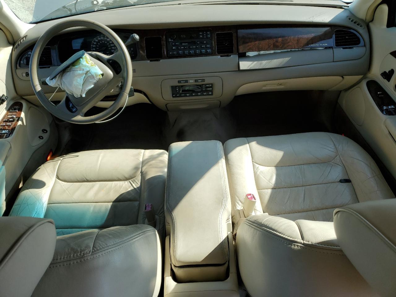 2000 LINCOLN Town Car