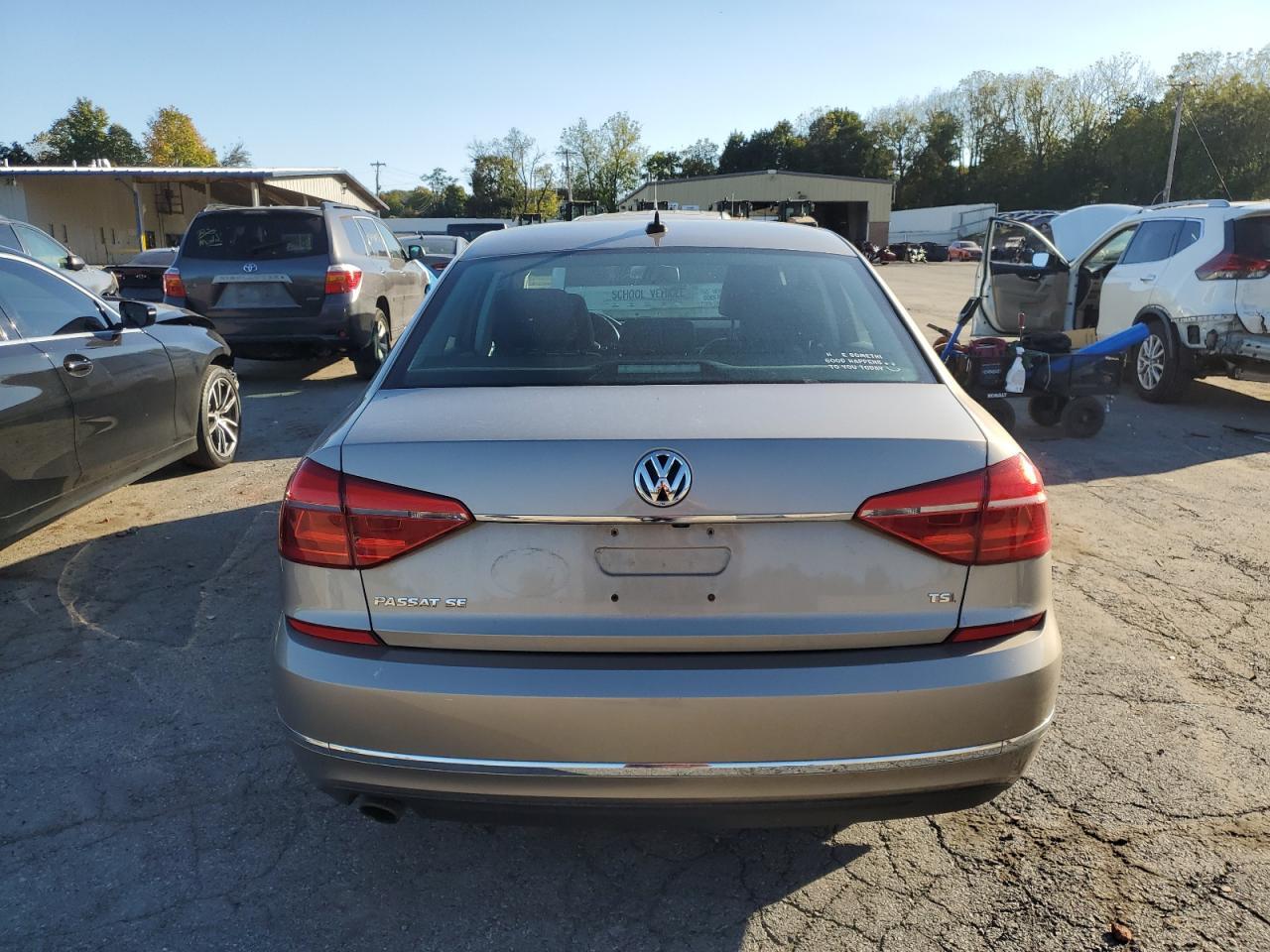2016 VOLKSWAGEN Passat