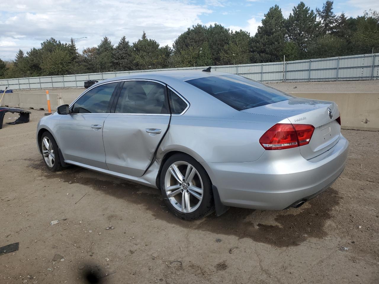 2014 VOLKSWAGEN Passat