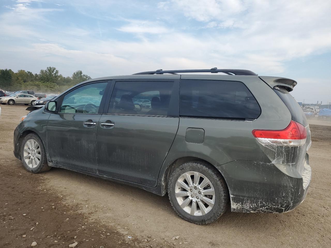 2011 TOYOTA SIENNA