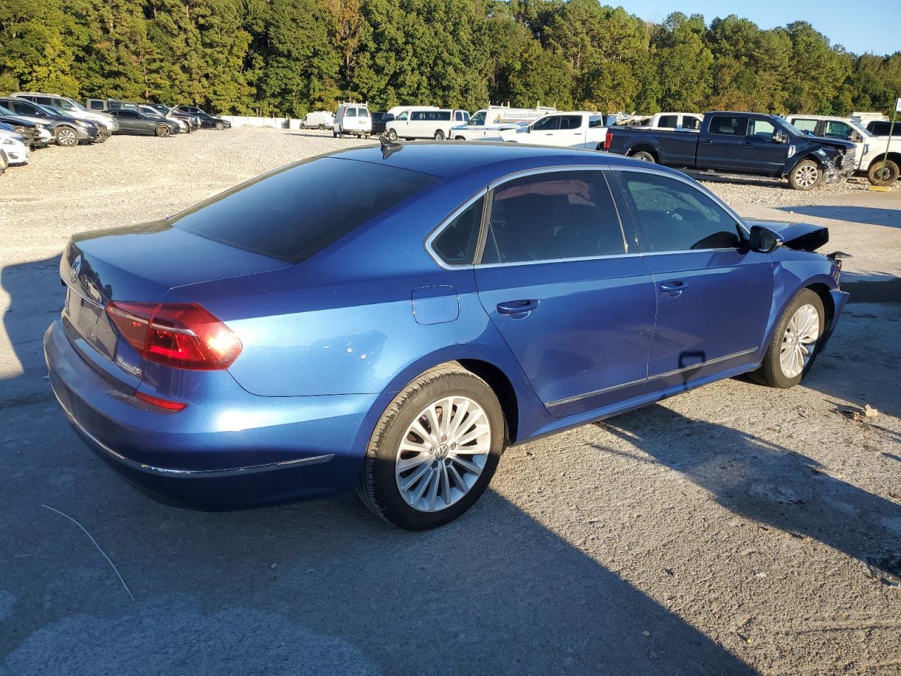 2017 VOLKSWAGEN Passat