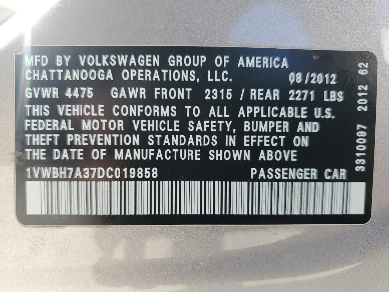 2013 VOLKSWAGEN Passat