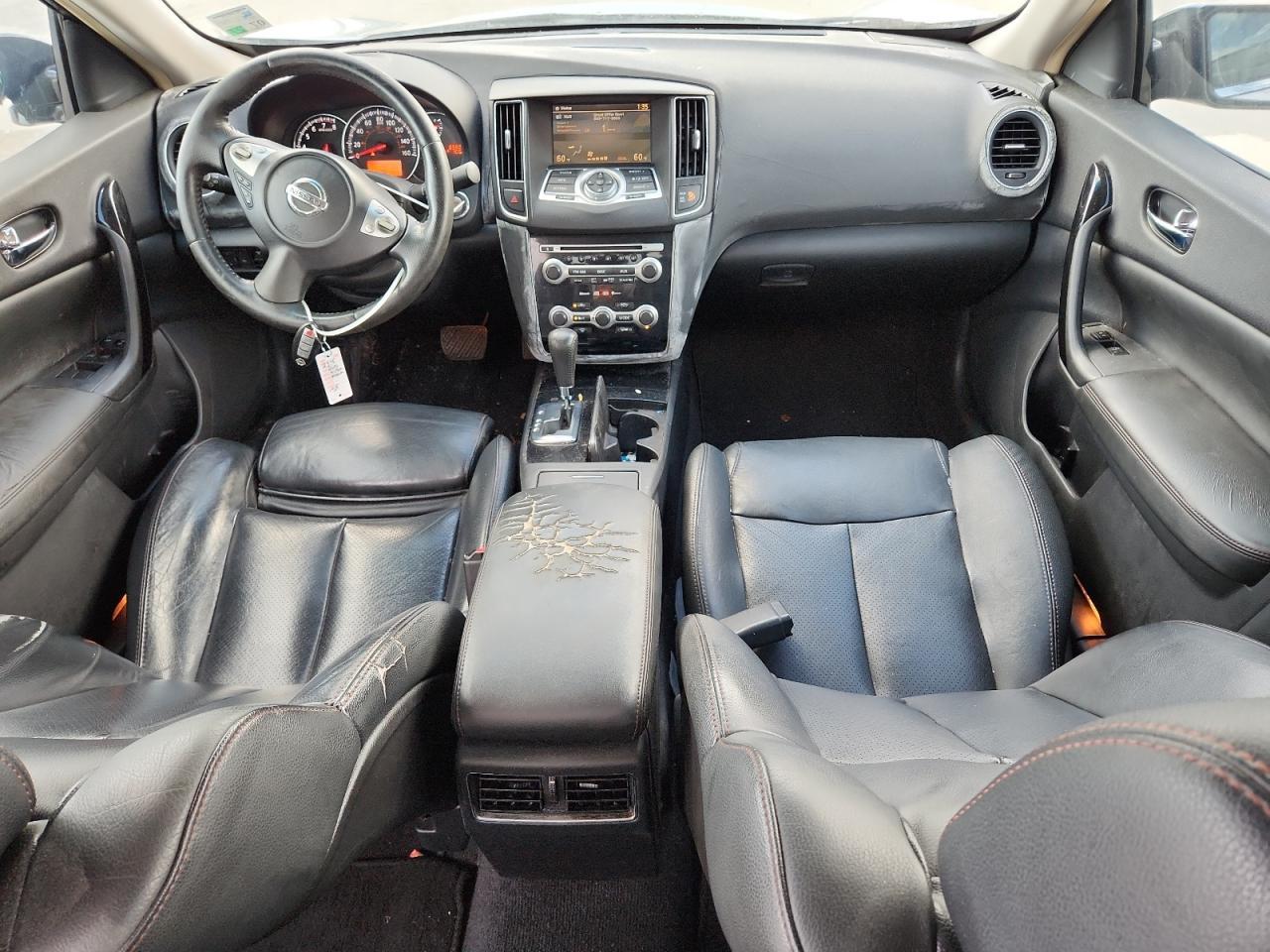2010 NISSAN Maxima
