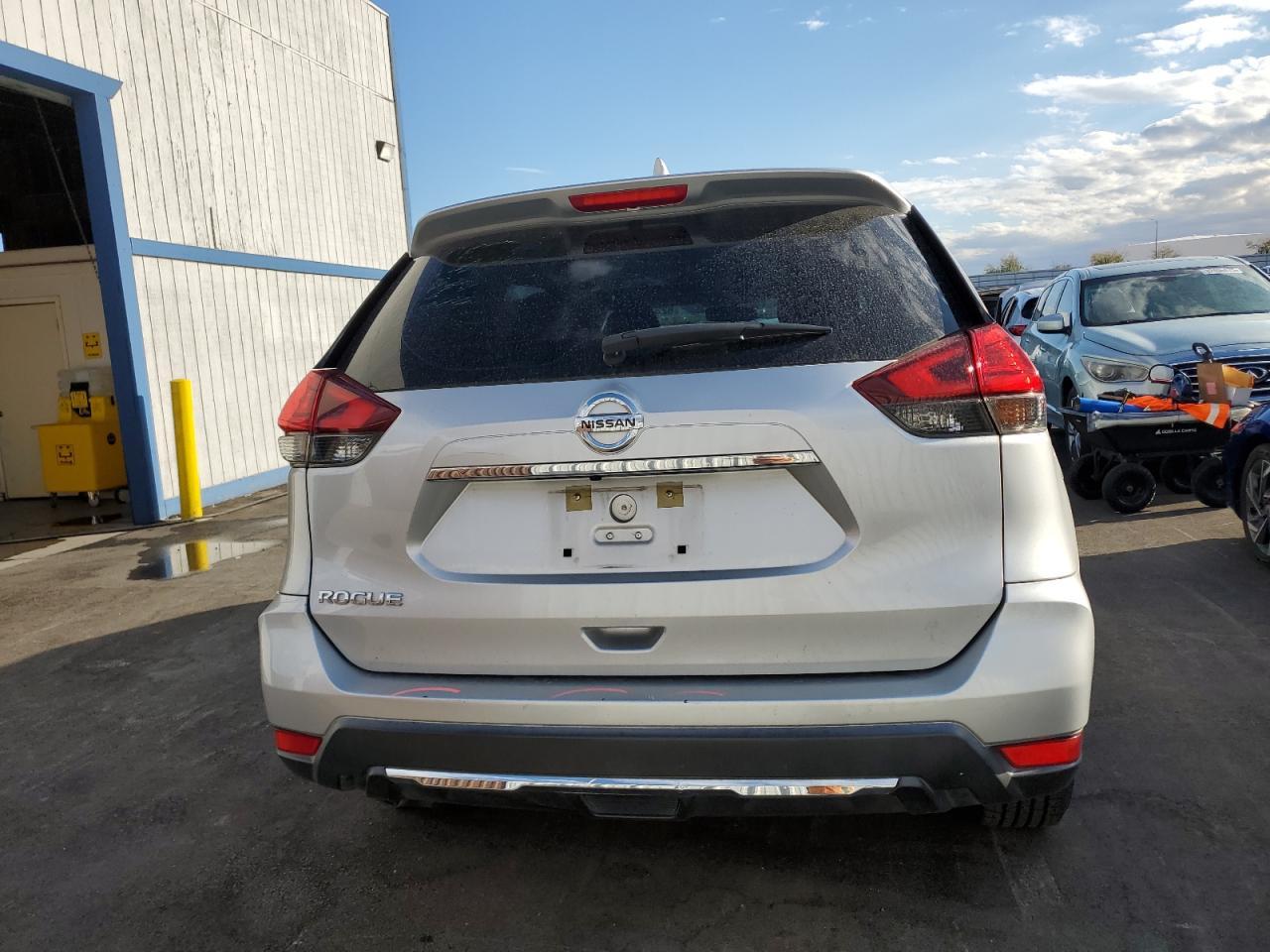2017 NISSAN ROGUE