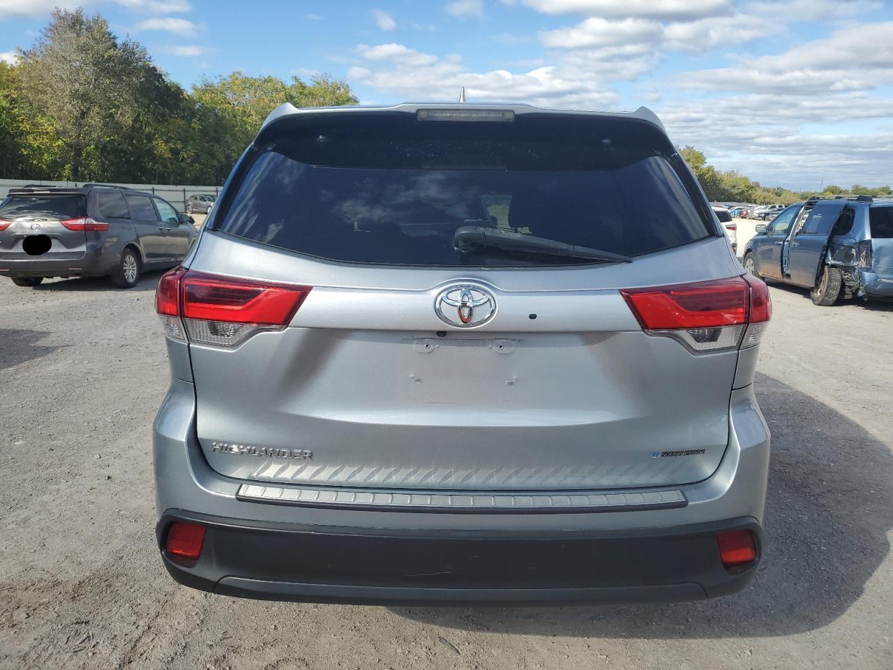 2017 TOYOTA HIGHLANDER