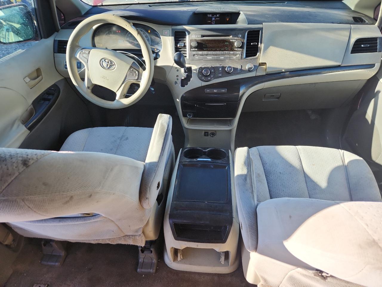 2011 TOYOTA SIENNA