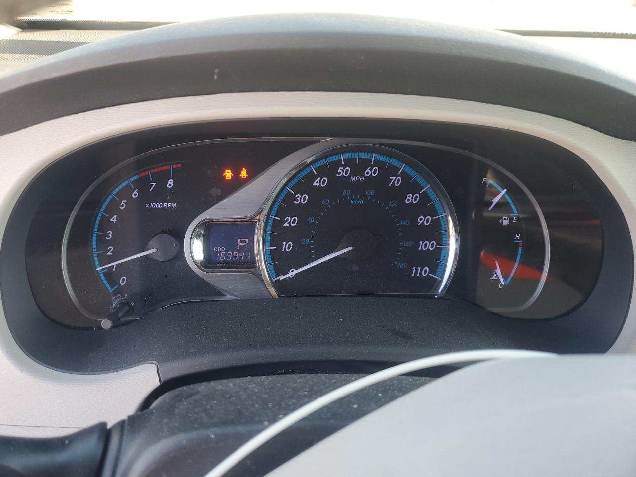 2011 TOYOTA SIENNA