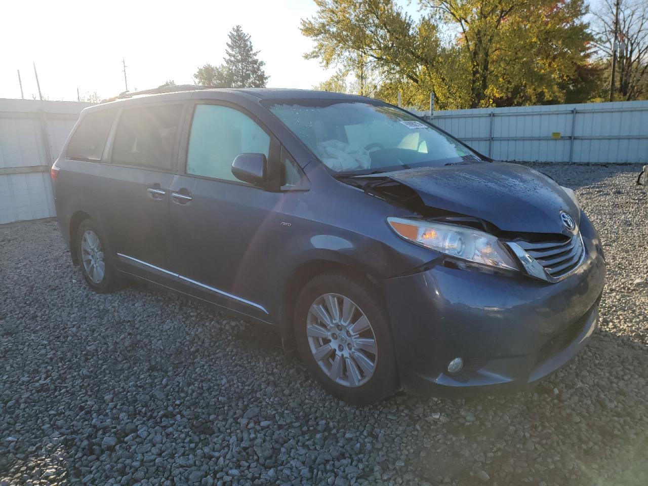 2017 TOYOTA SIENNA