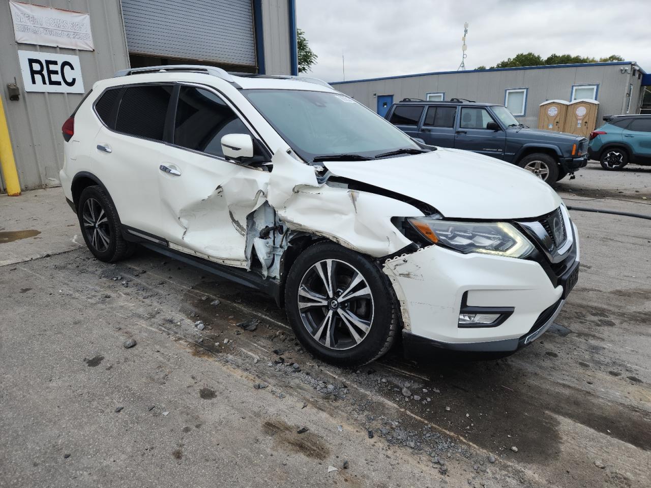 2017 NISSAN ROGUE