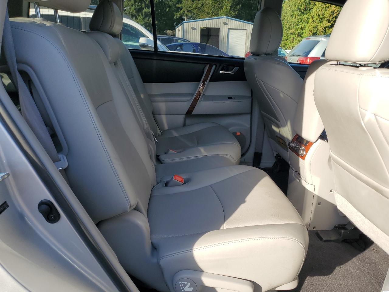 2013 TOYOTA HIGHLANDER