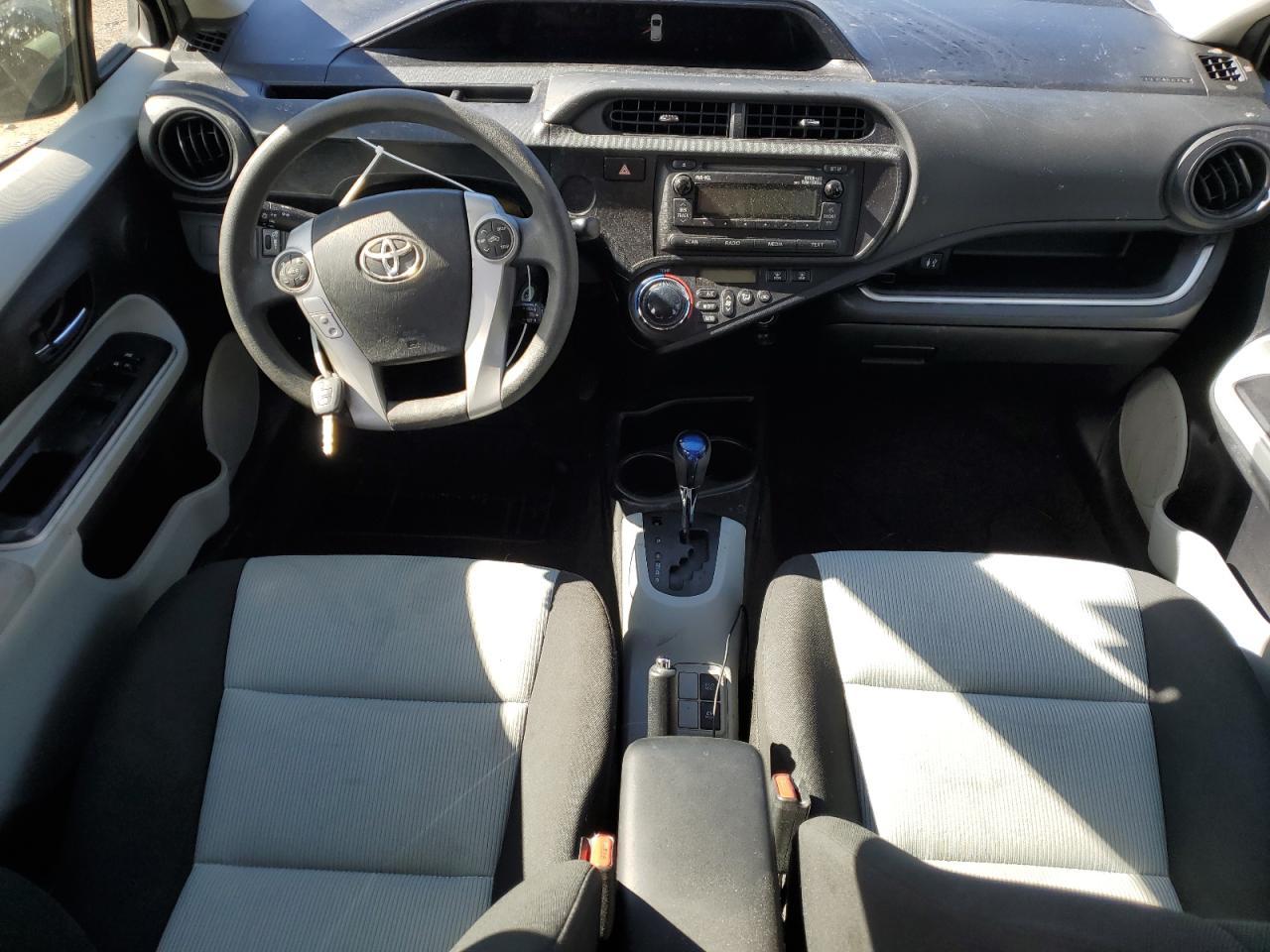 2014 TOYOTA Prius c