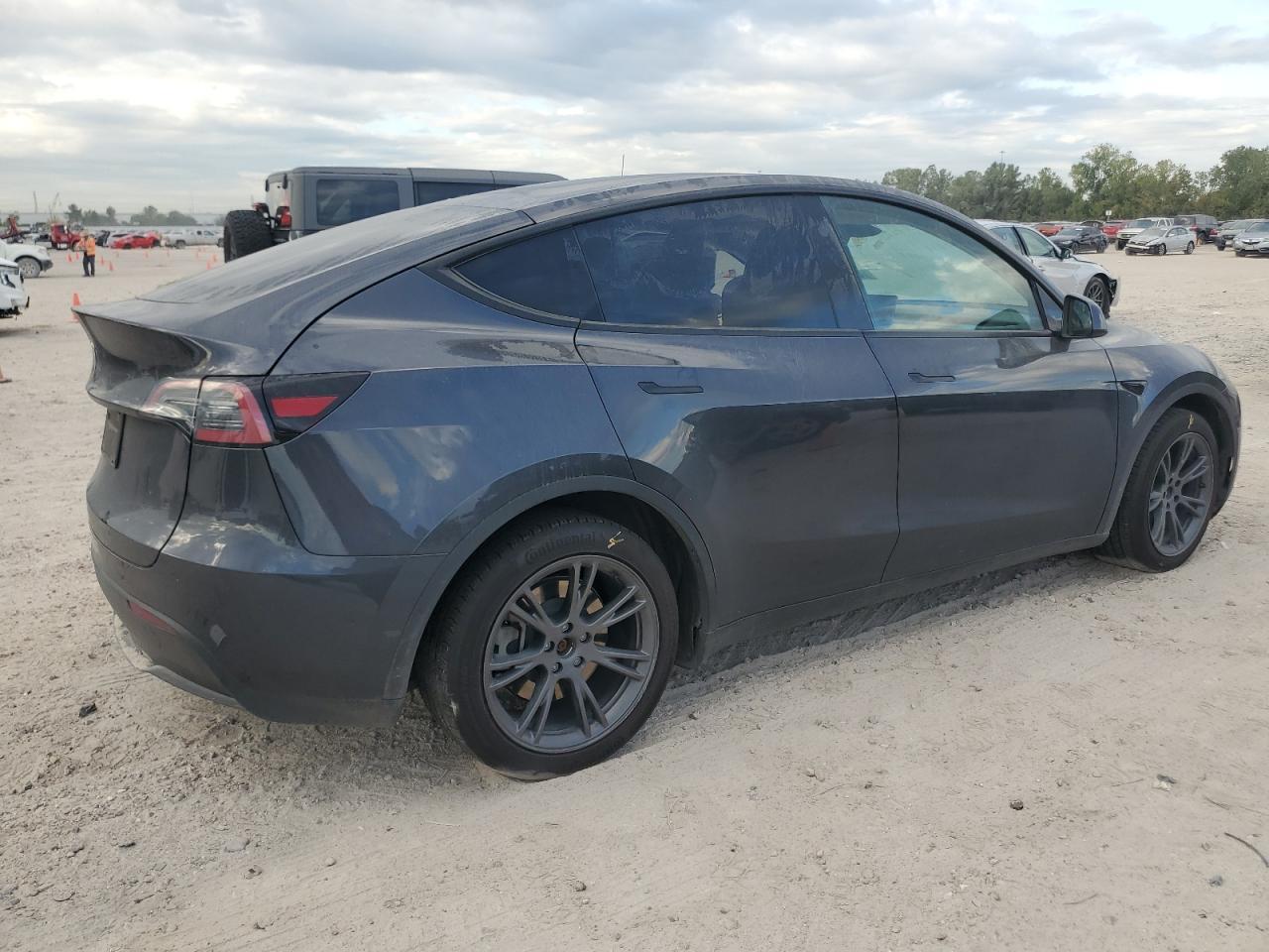 2024 TESLA MODEL Y