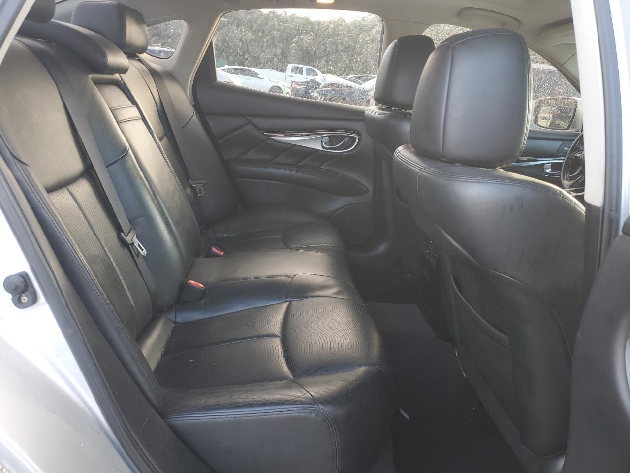 2011 INFINITI M37
