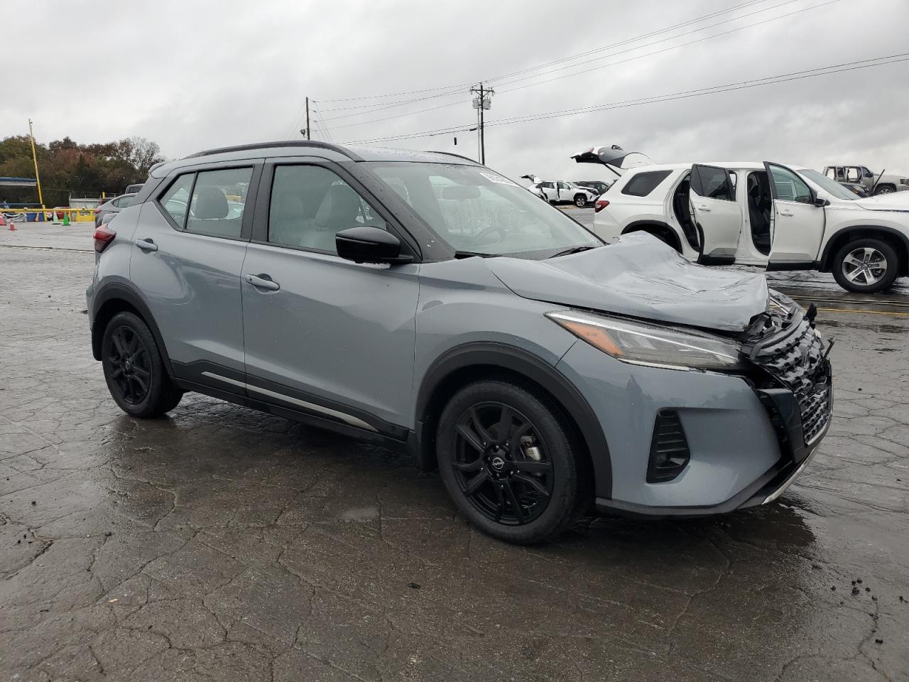 2023 NISSAN KICKS