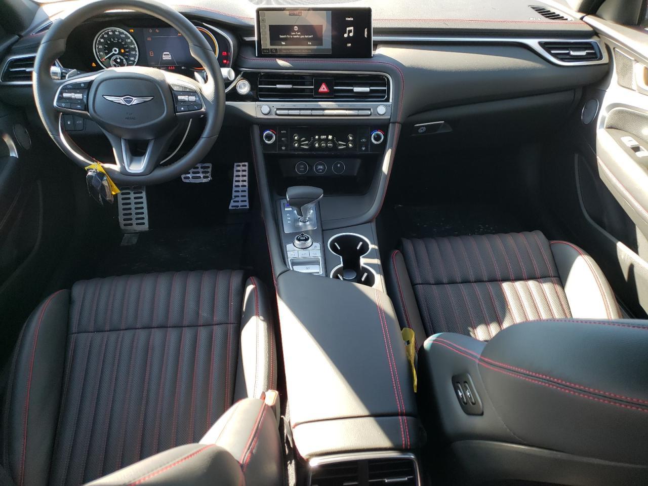 2025 GENESIS G70