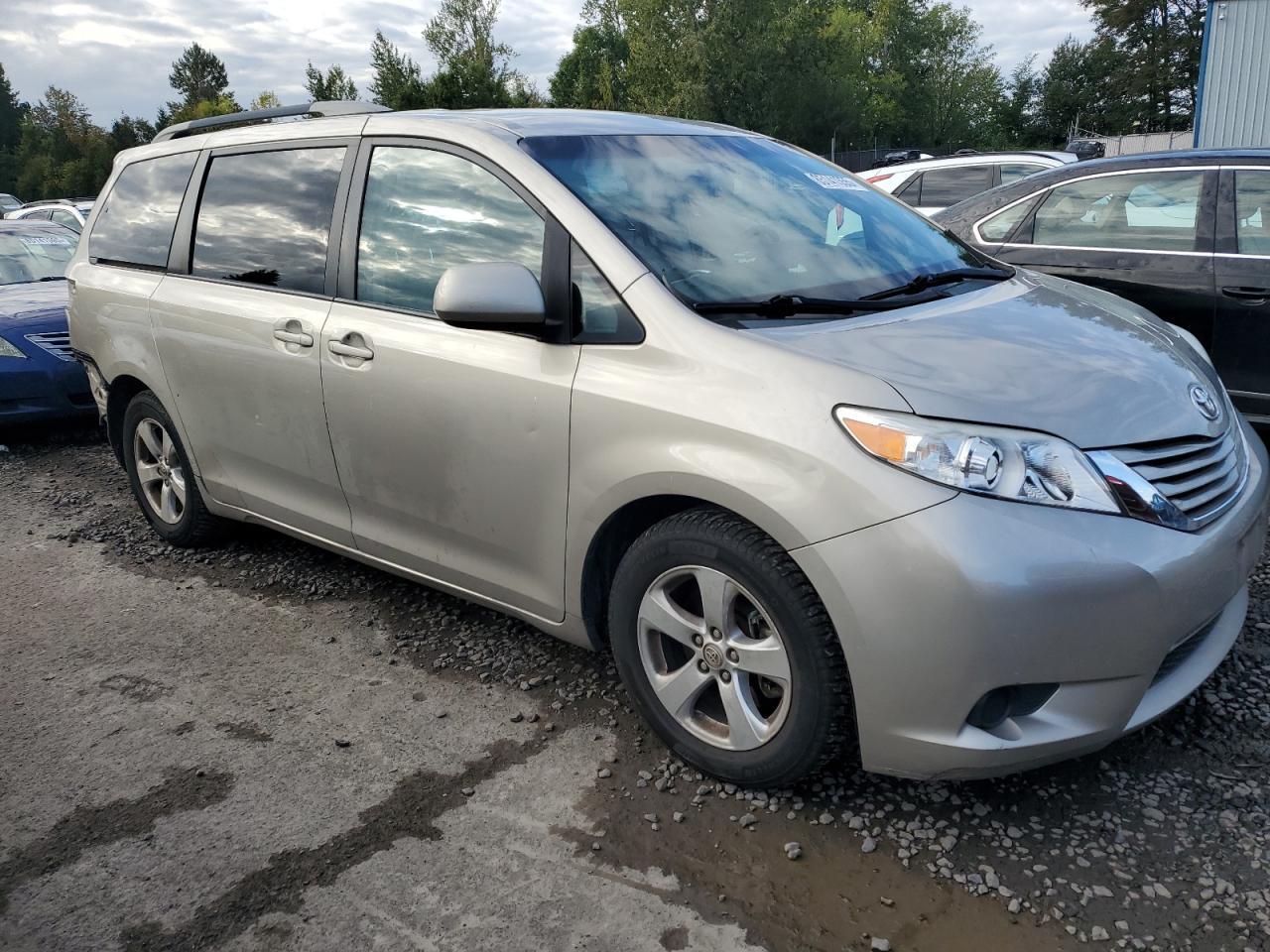 2015 TOYOTA SIENNA