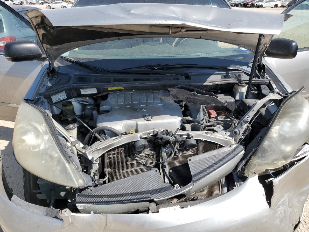 2010 TOYOTA SIENNA
