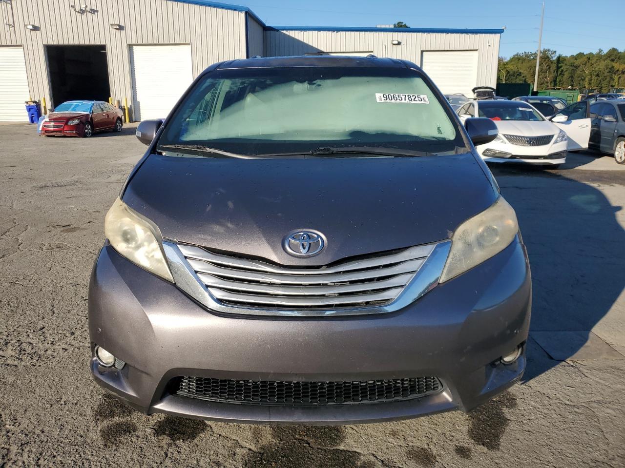 2013 TOYOTA SIENNA