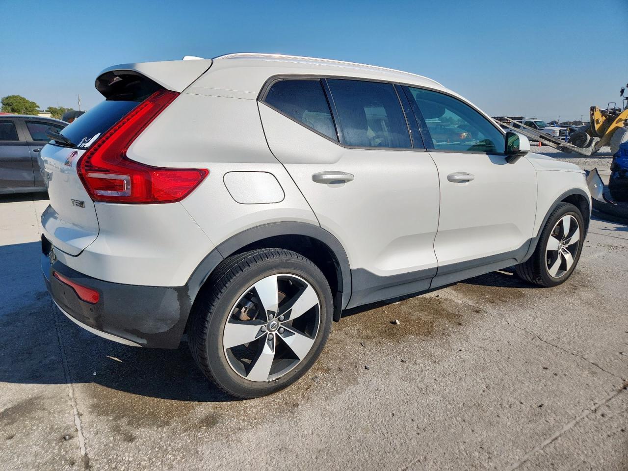 2021 VOLVO XC40