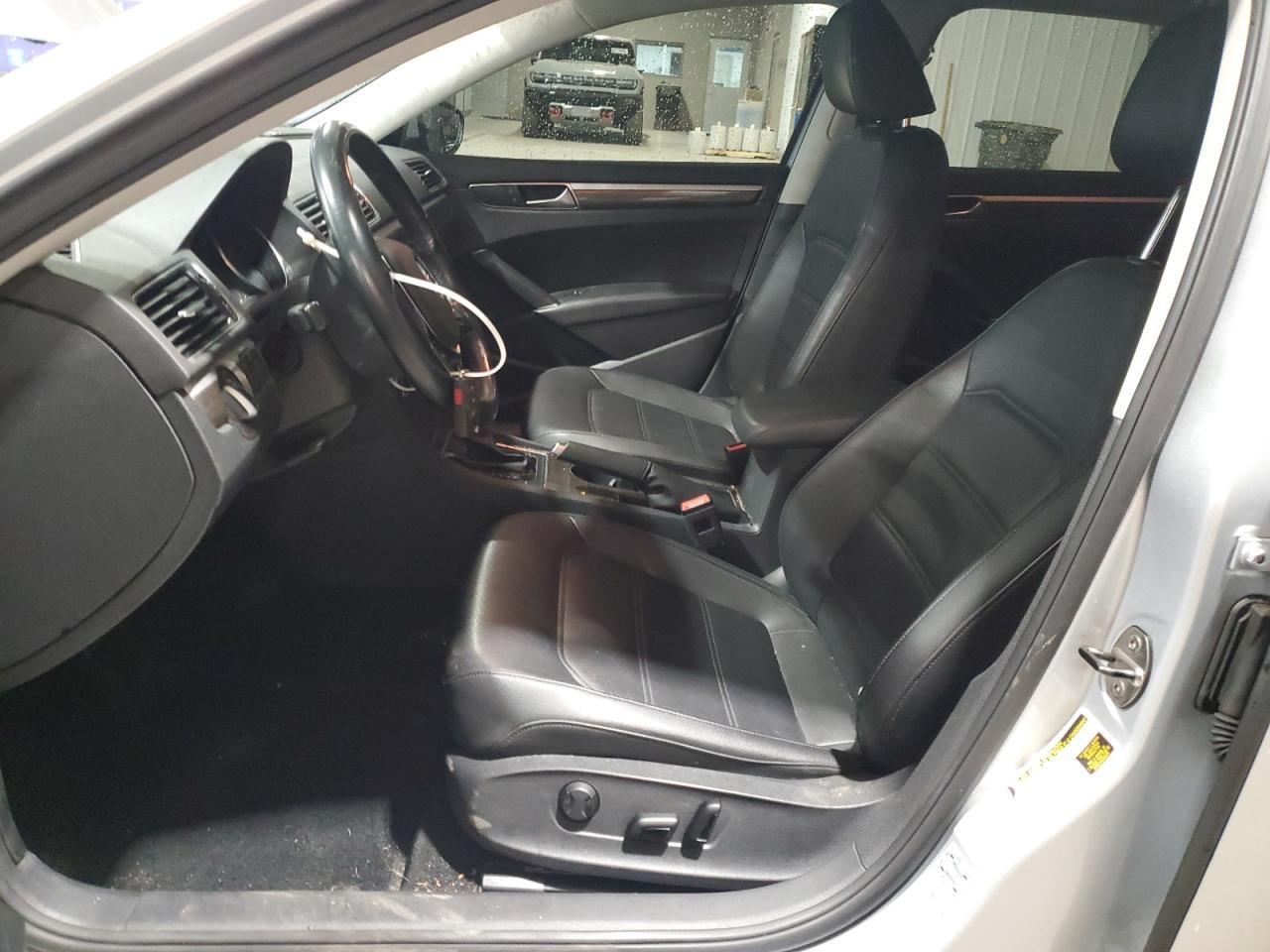 2017 VOLKSWAGEN Passat