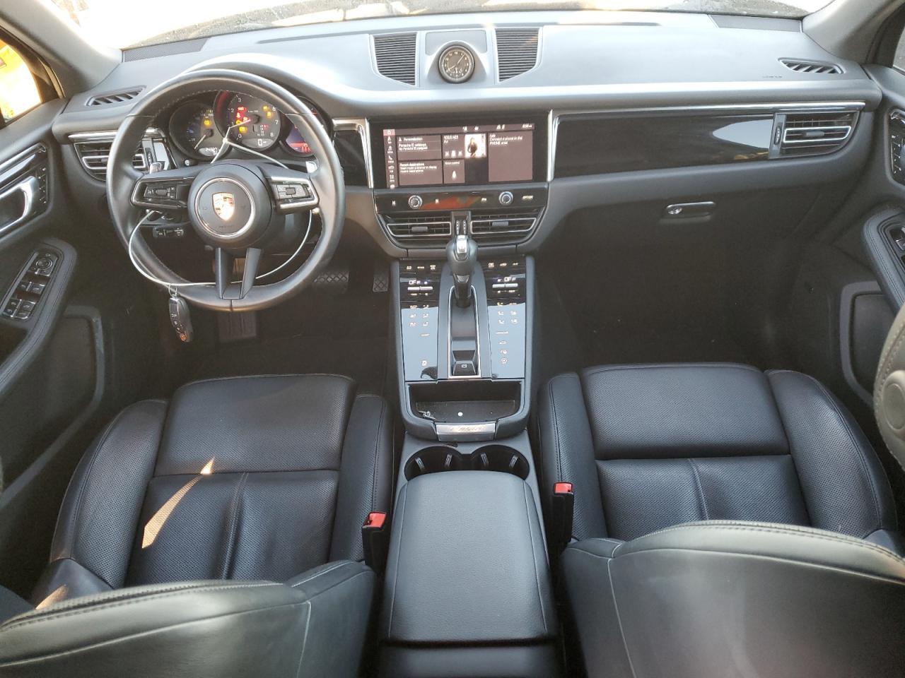 2024 PORSCHE Macan