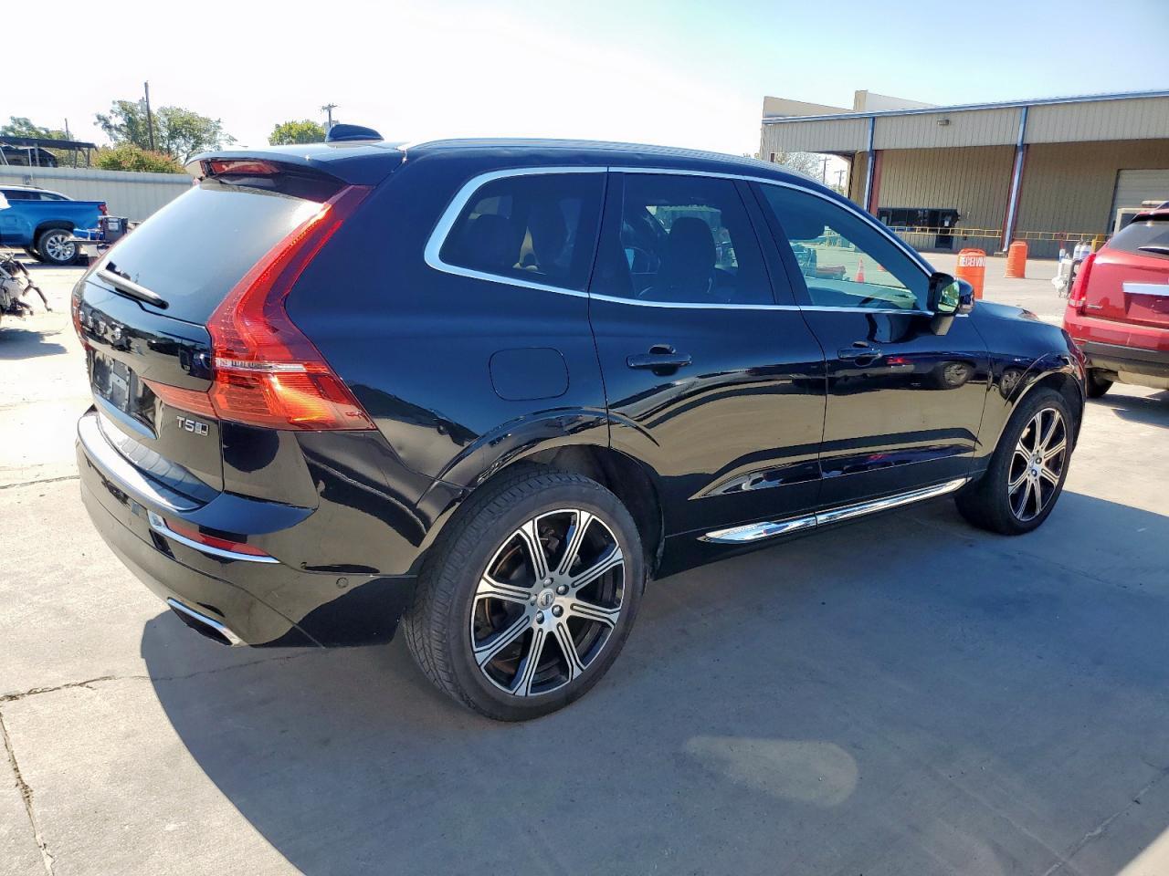 2020 VOLVO XC60