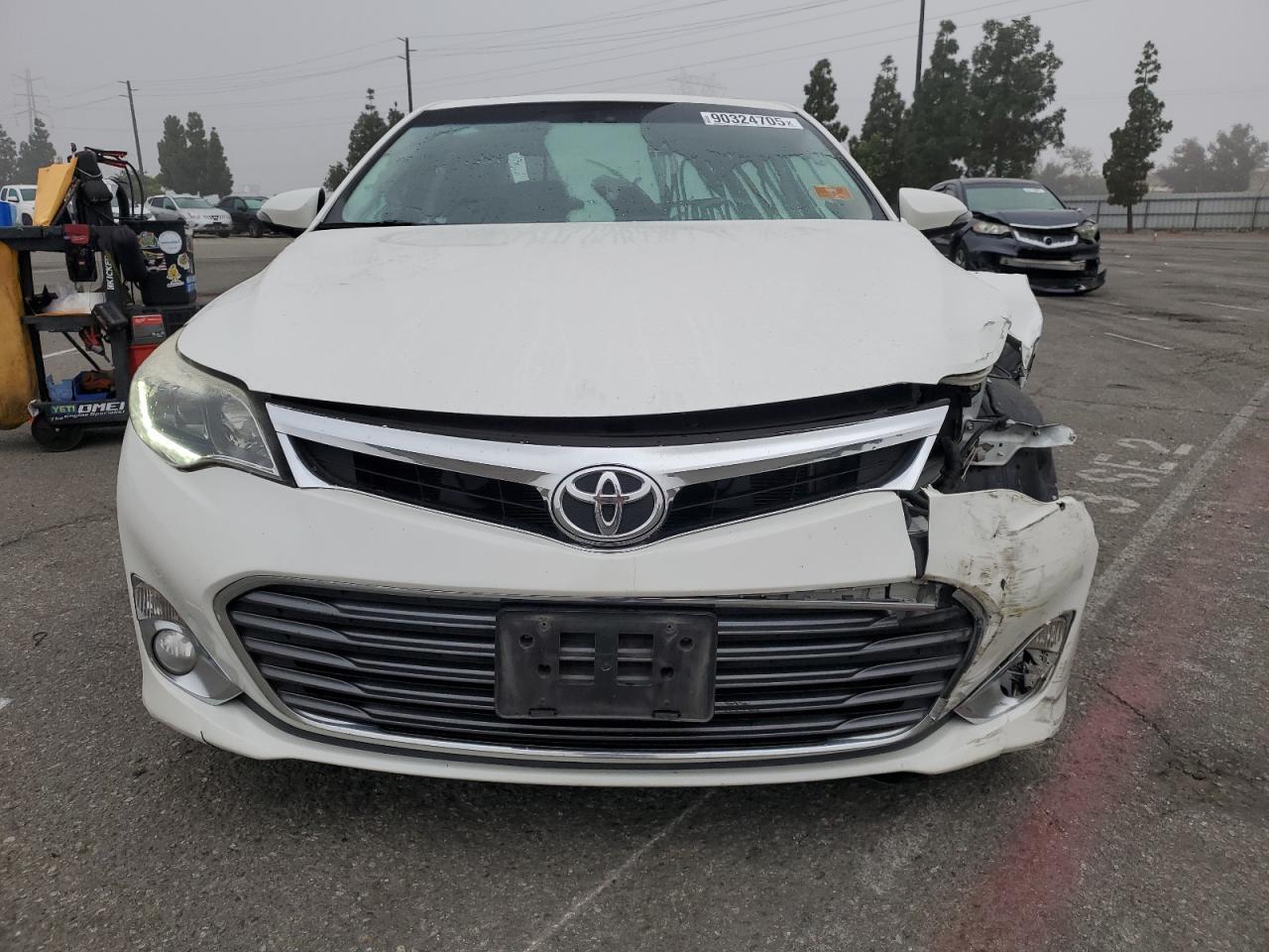 2013 TOYOTA Avalon