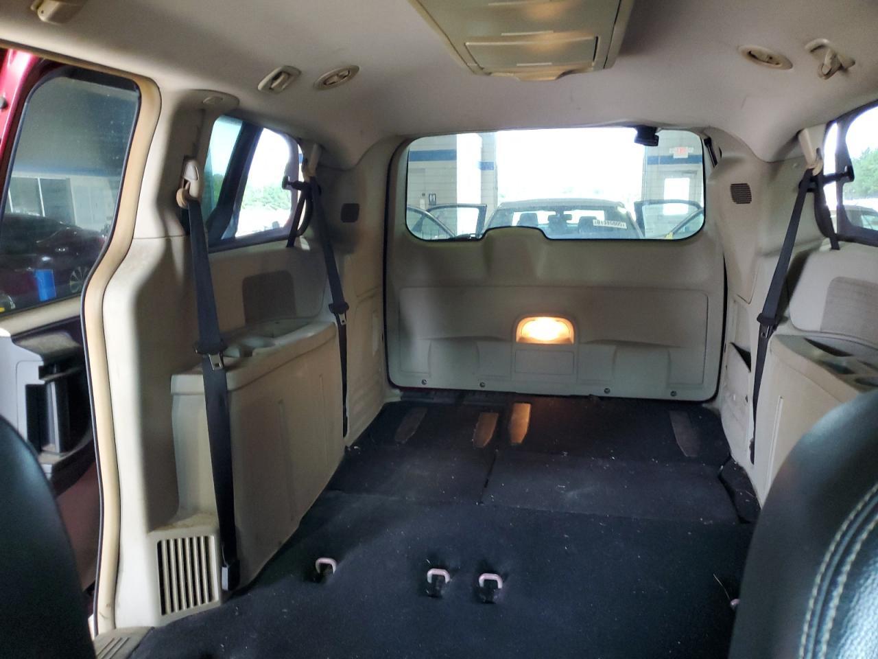 2013 CHRYSLER Town & Country