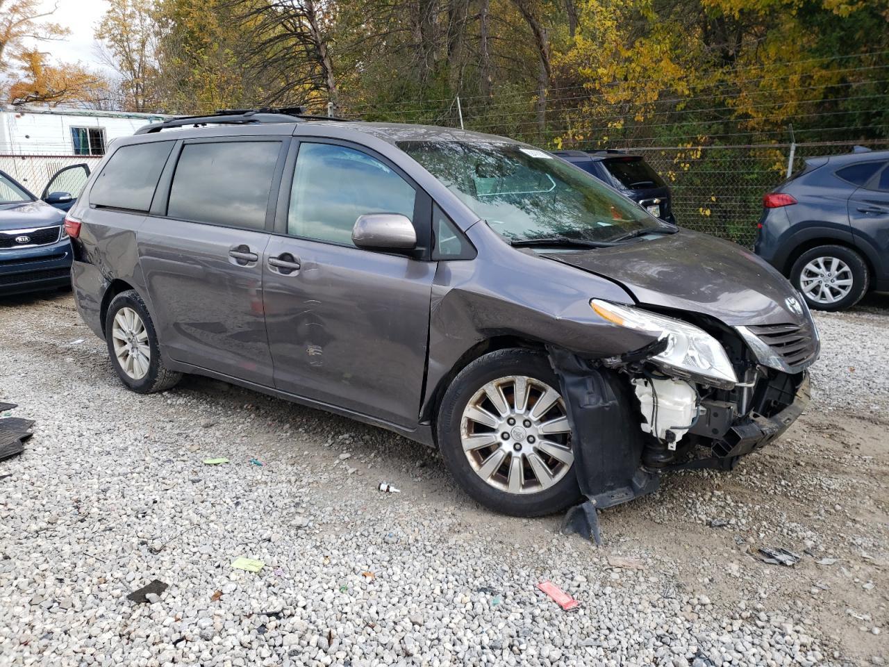 2015 TOYOTA SIENNA