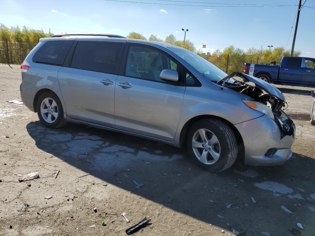 2012 TOYOTA SIENNA