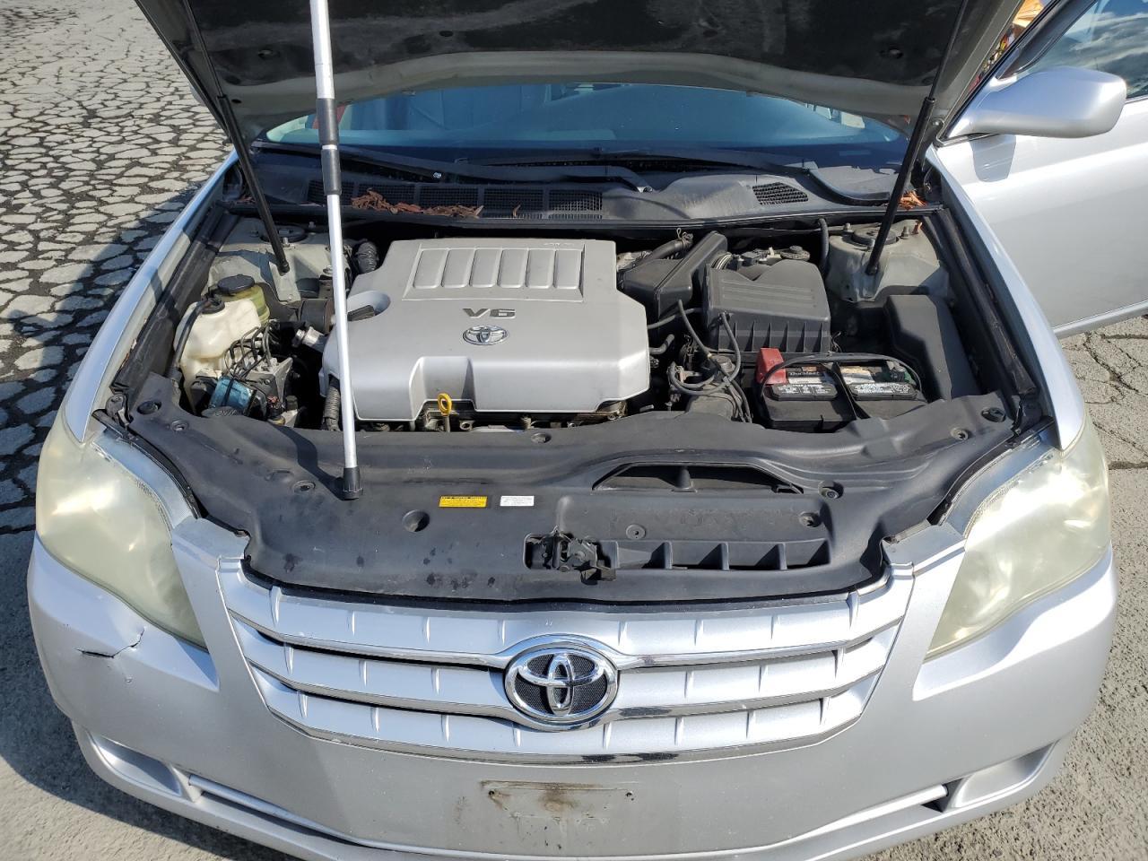 2005 TOYOTA Avalon
