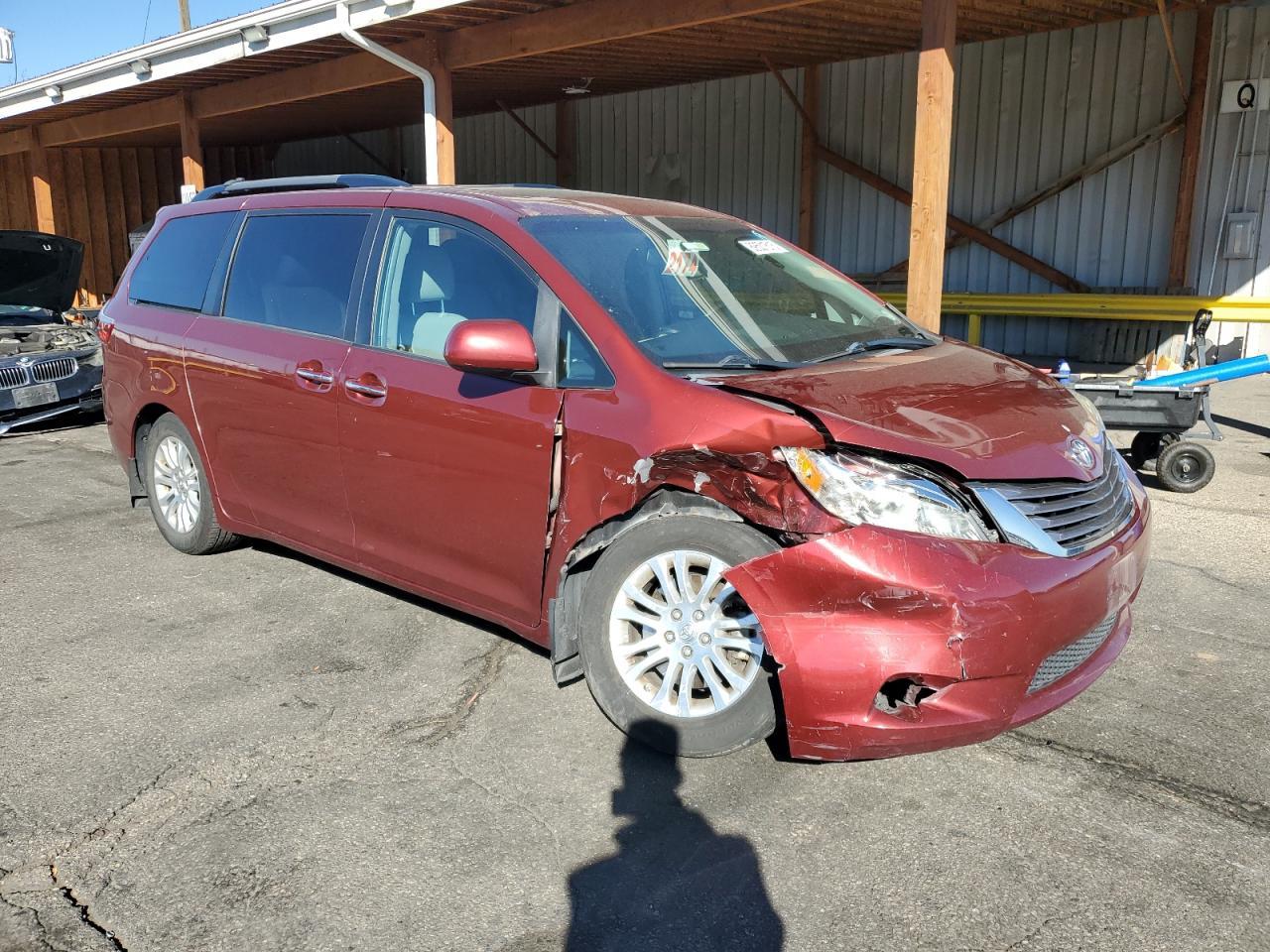 2015 TOYOTA SIENNA