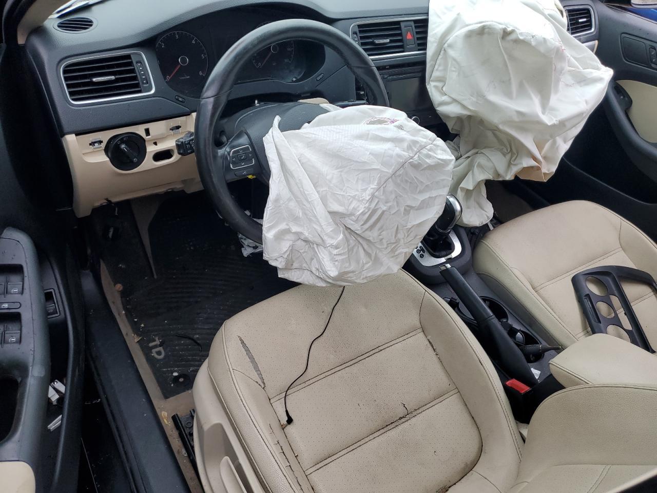2011 VOLKSWAGEN JETTA