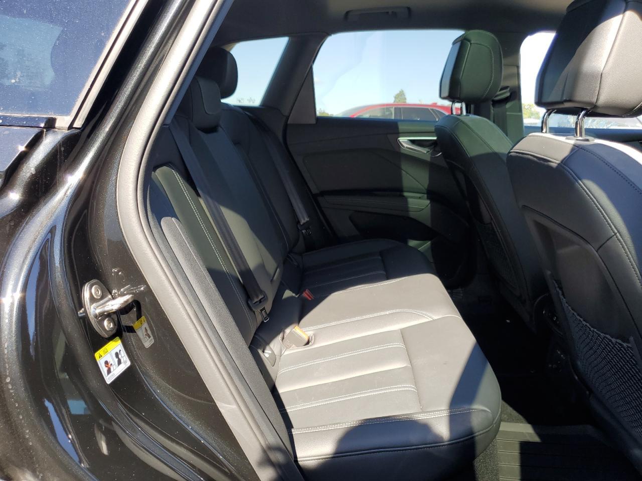 2025 AUDI Q4 e-tron