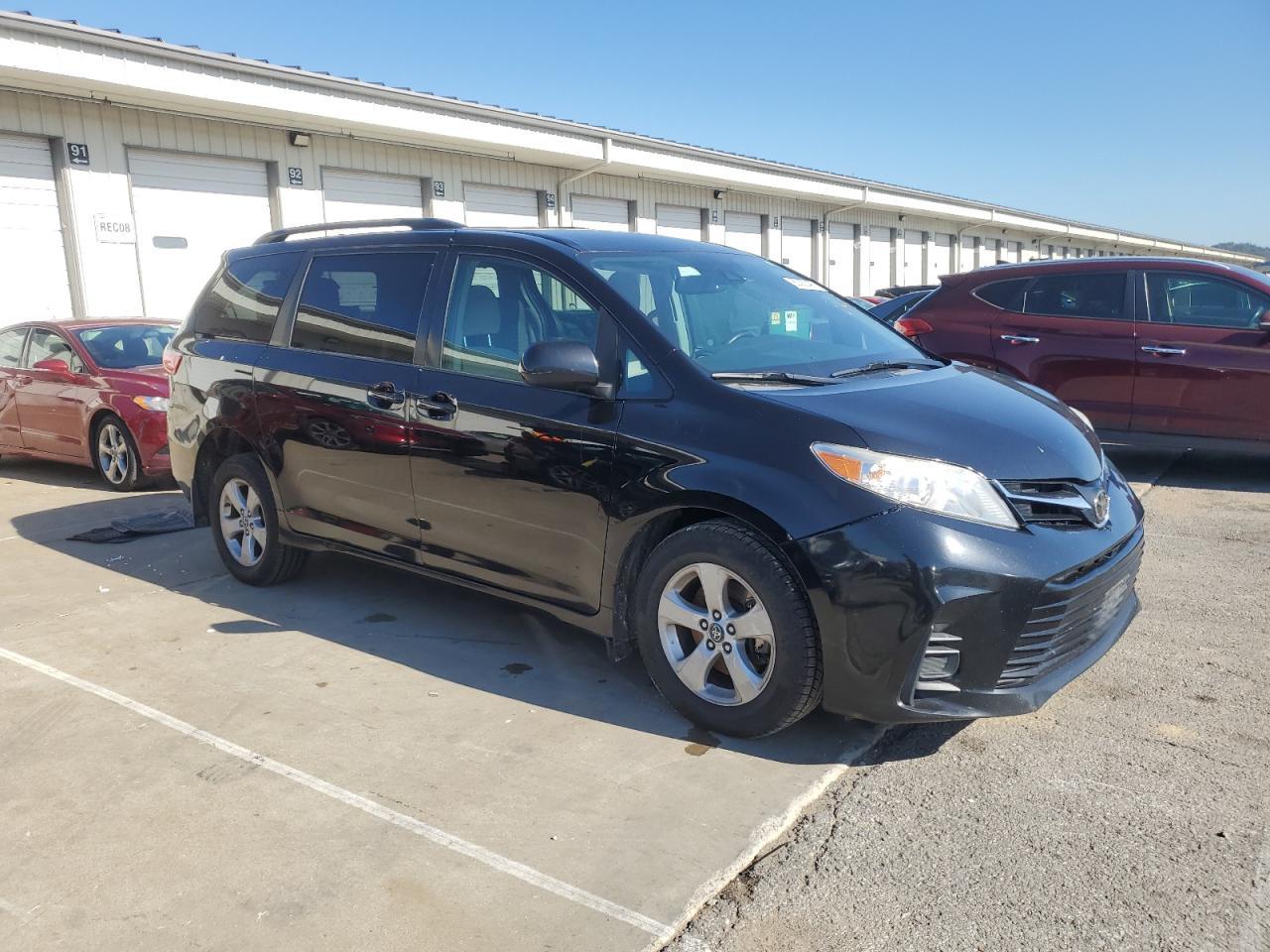 2018 TOYOTA SIENNA