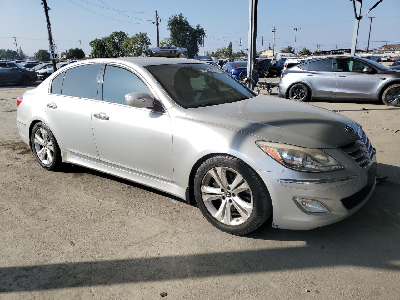 2013 HYUNDAI GENESIS