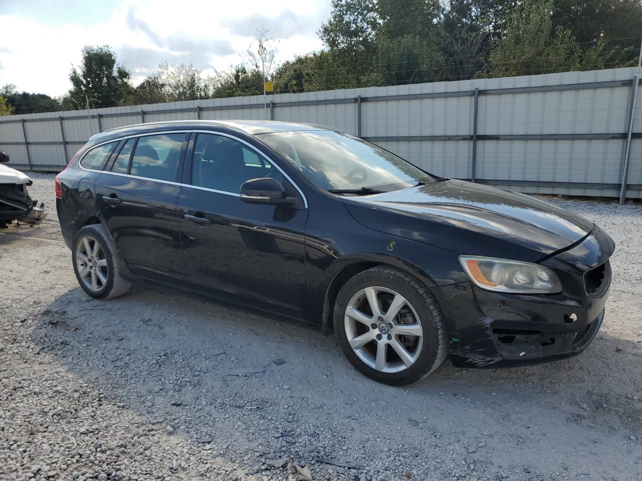 2016 VOLVO V60