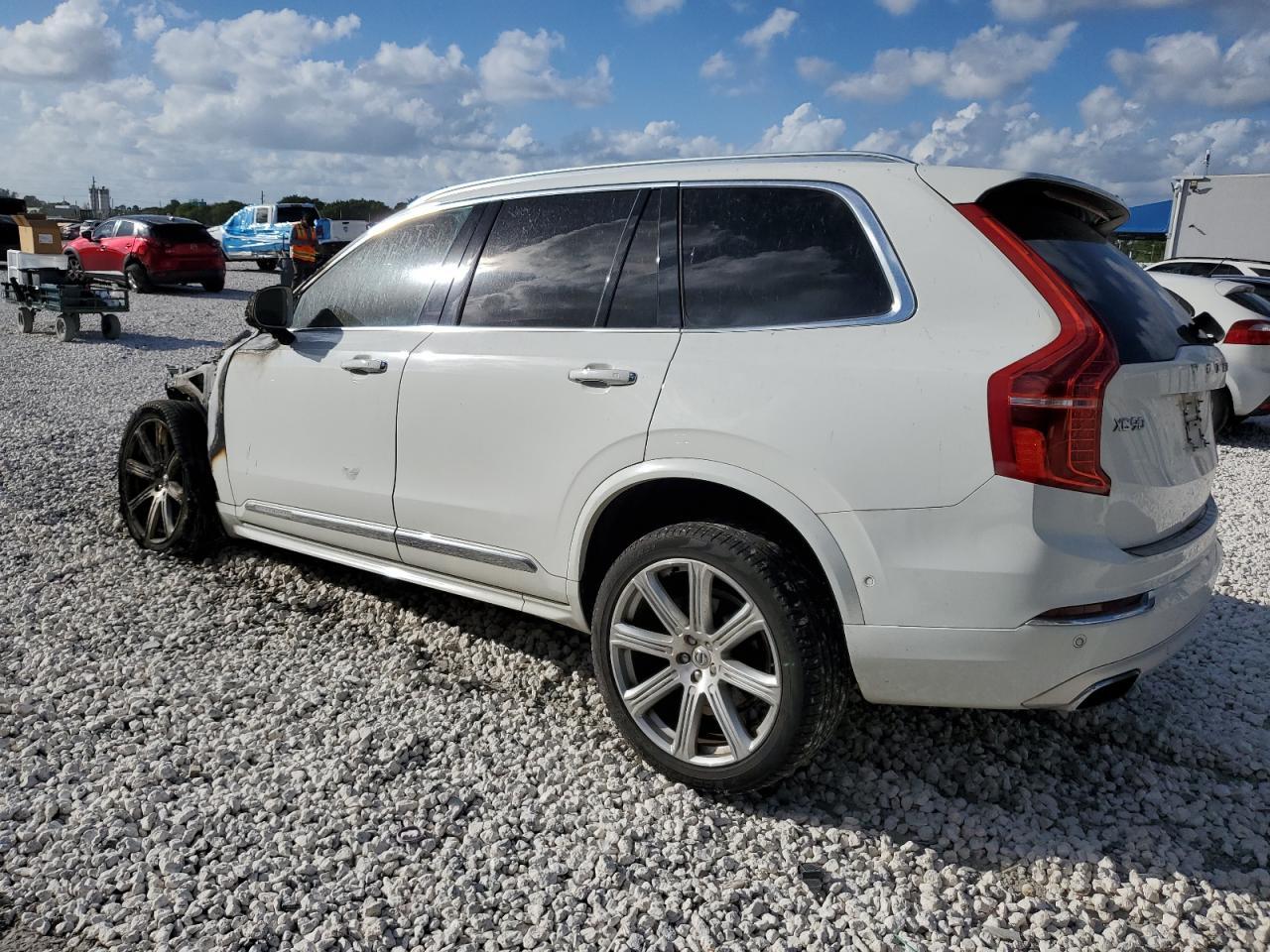 2019 VOLVO XC90