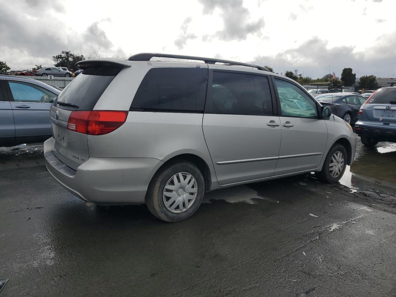 2004 TOYOTA SIENNA
