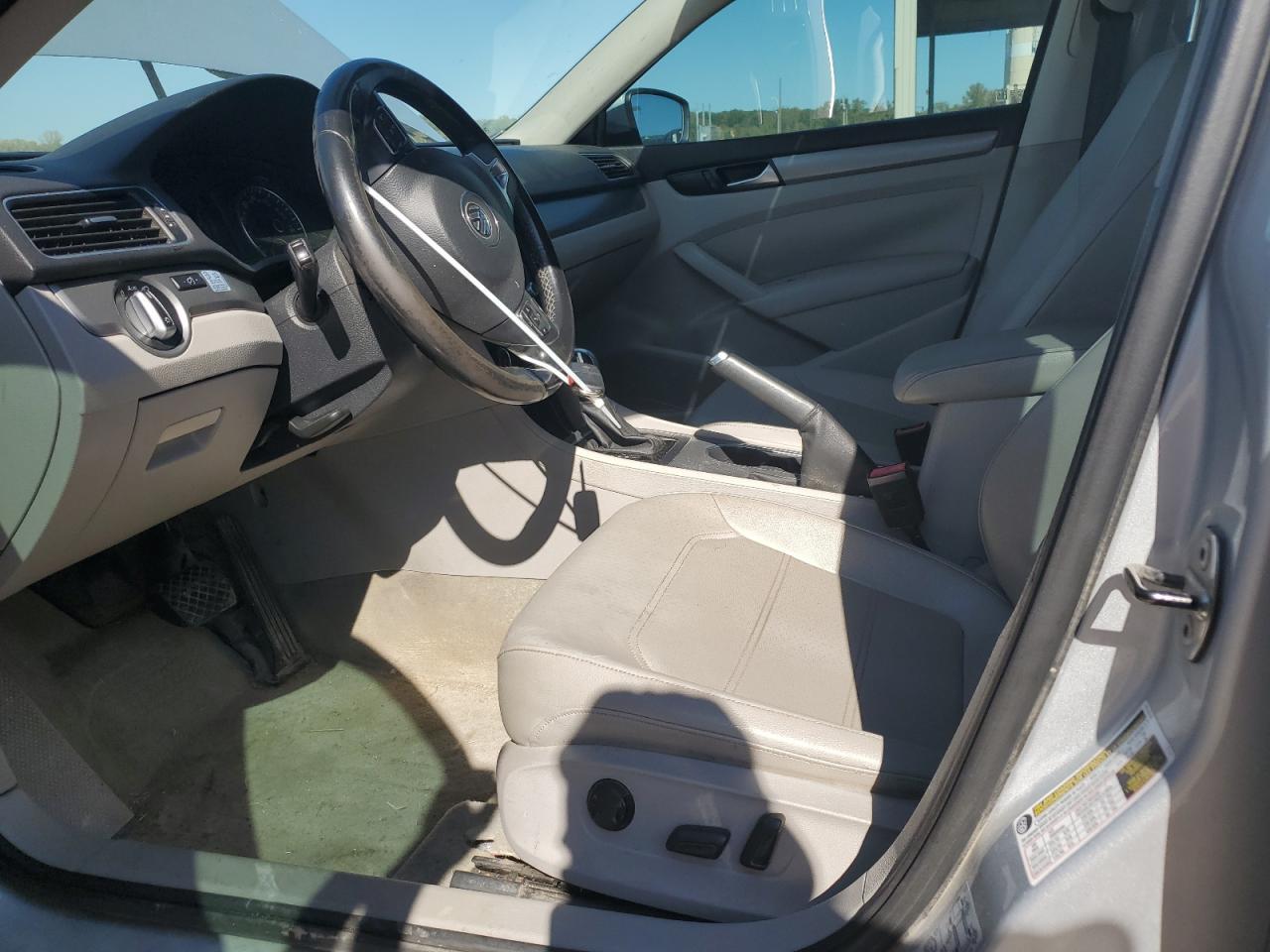 2014 VOLKSWAGEN Passat