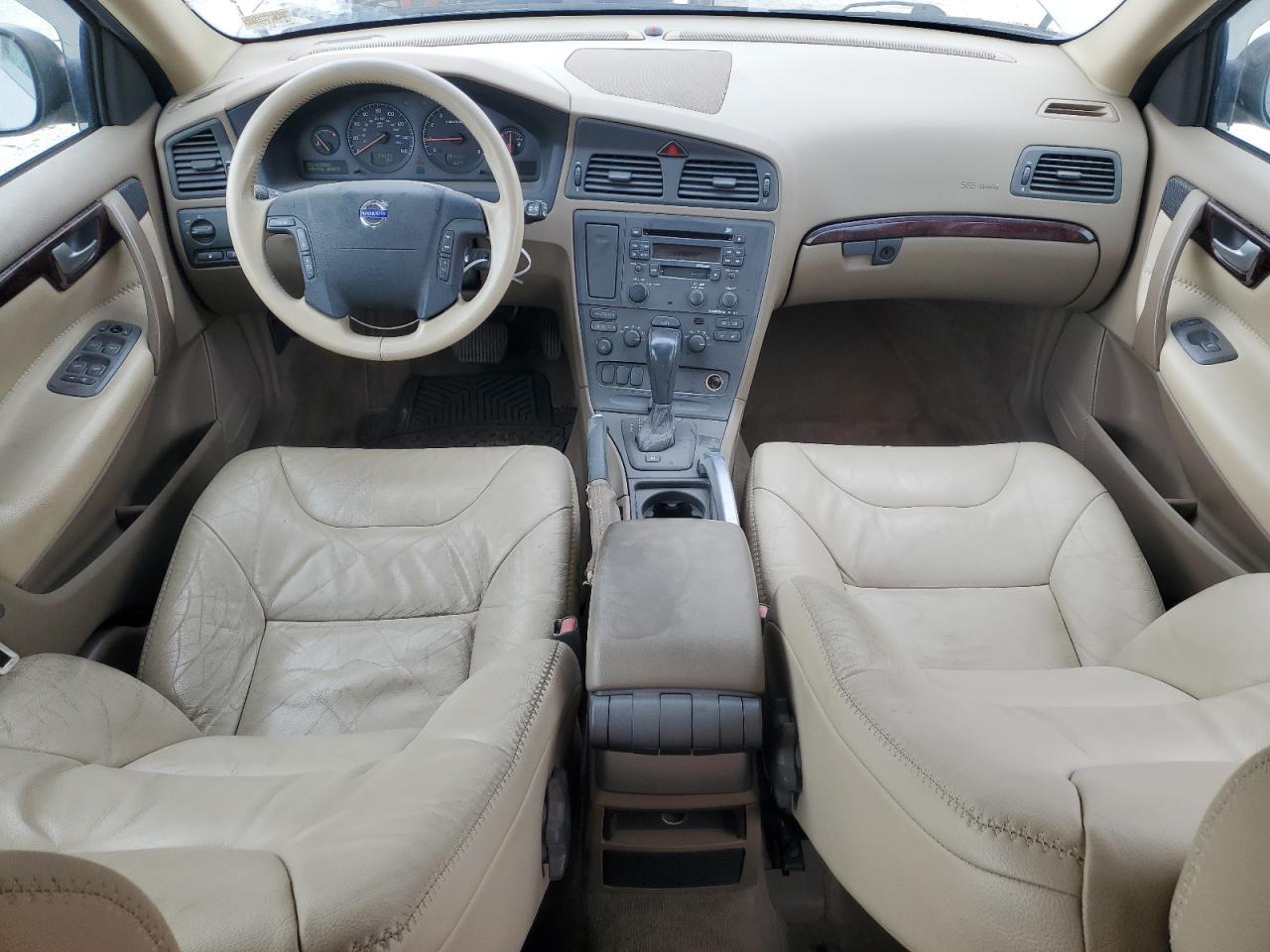 2002 VOLVO V70
