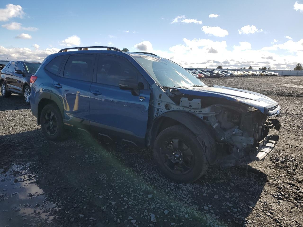 2022 SUBARU FORESTER