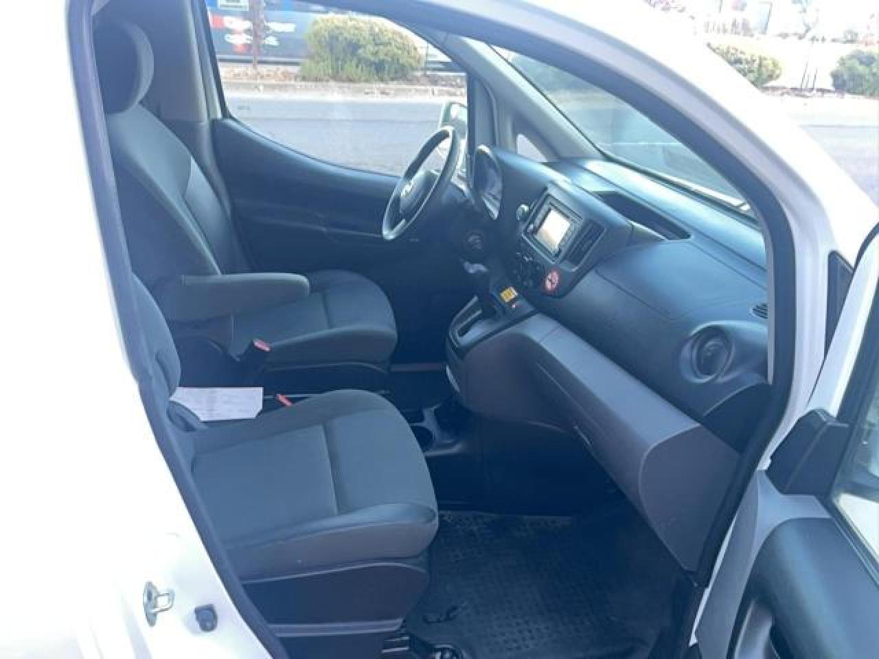 2015 NISSAN NV 200