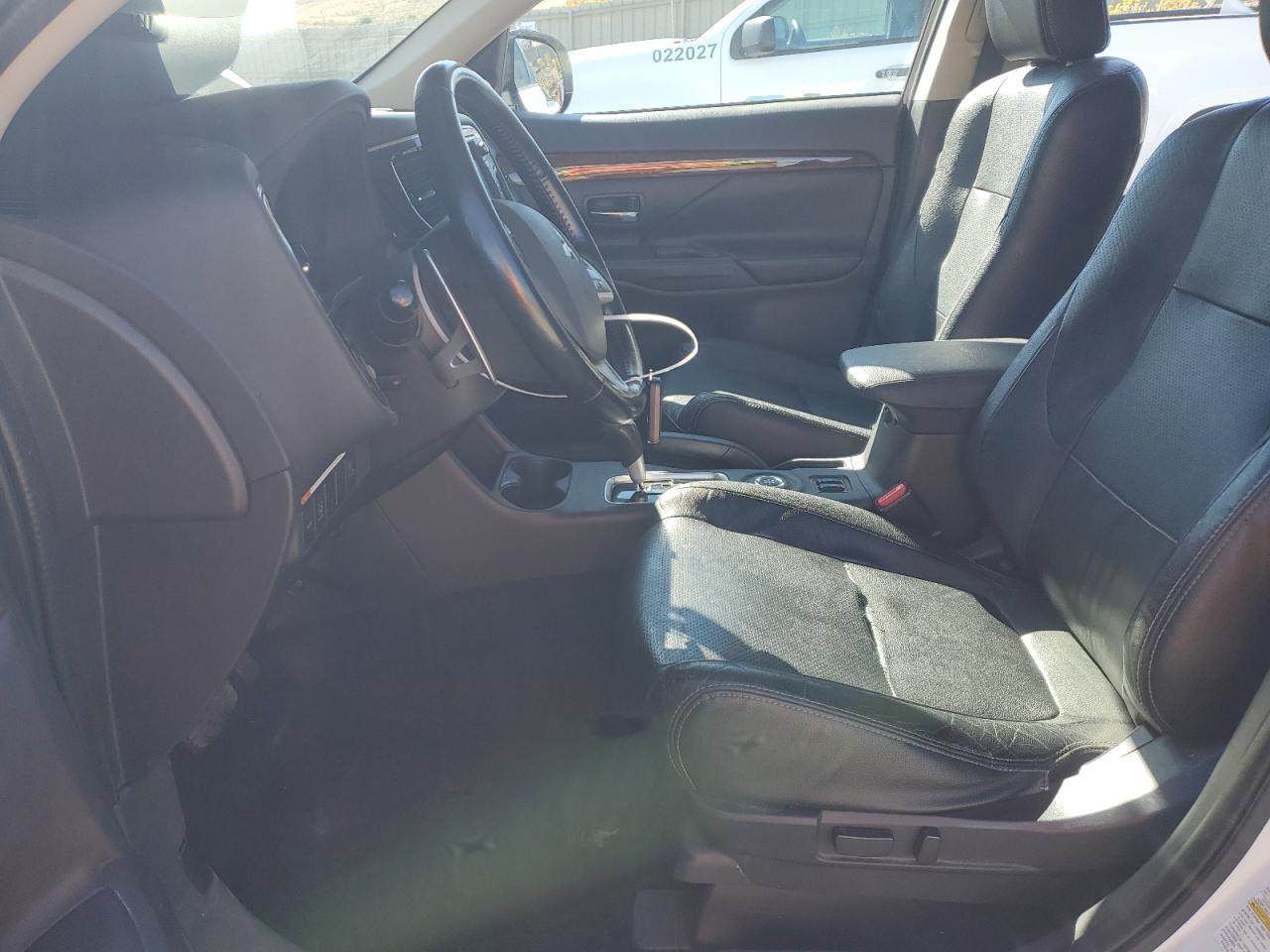 2014 MITSUBISHI outlander