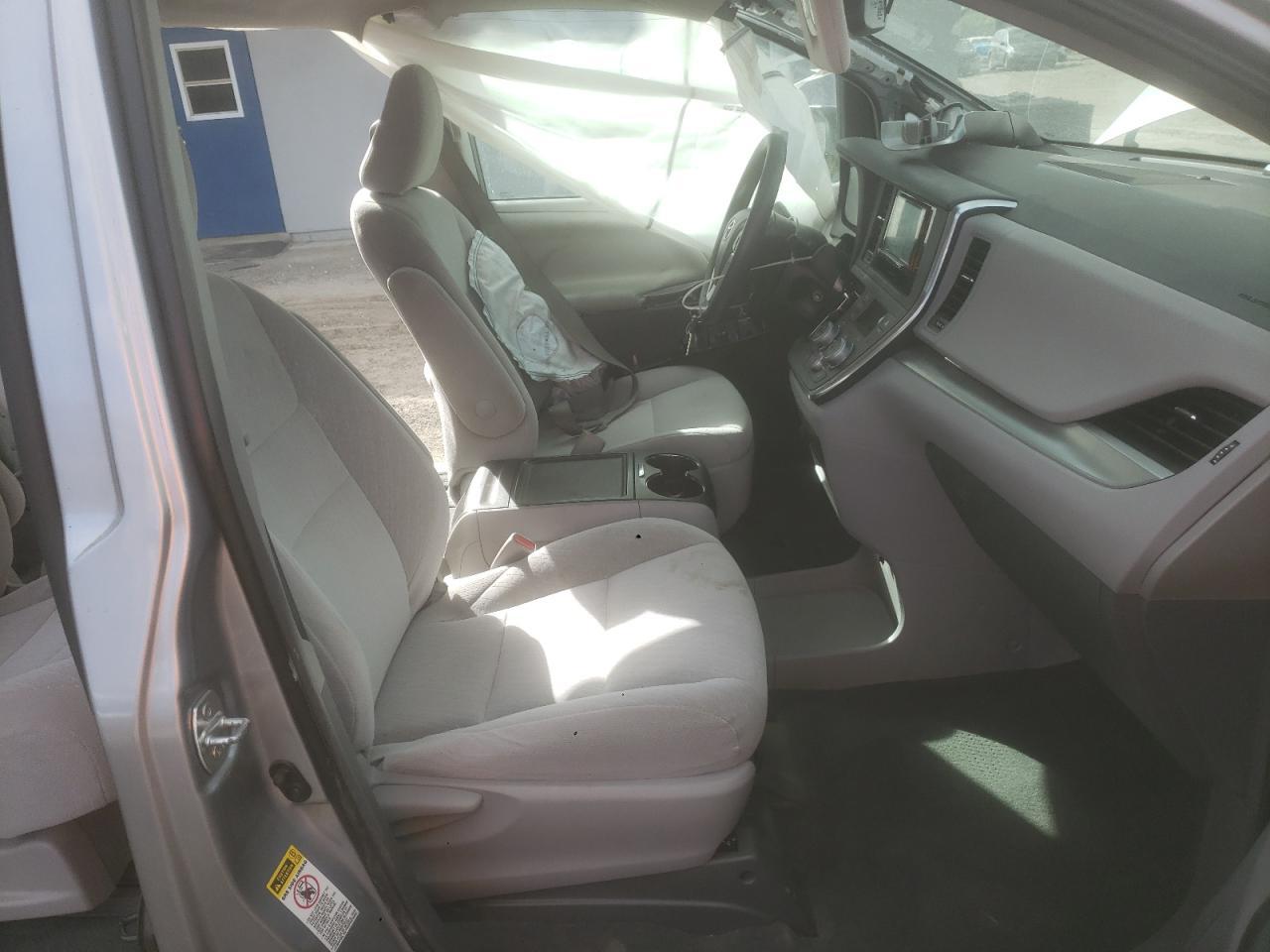 2016 TOYOTA SIENNA